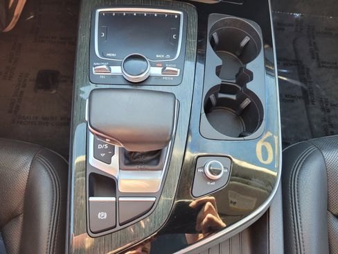 Used 2019 Audi Q7 3.0T Prestige image 25