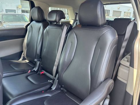 Used 2026 Kia Carnival FWD image 39
