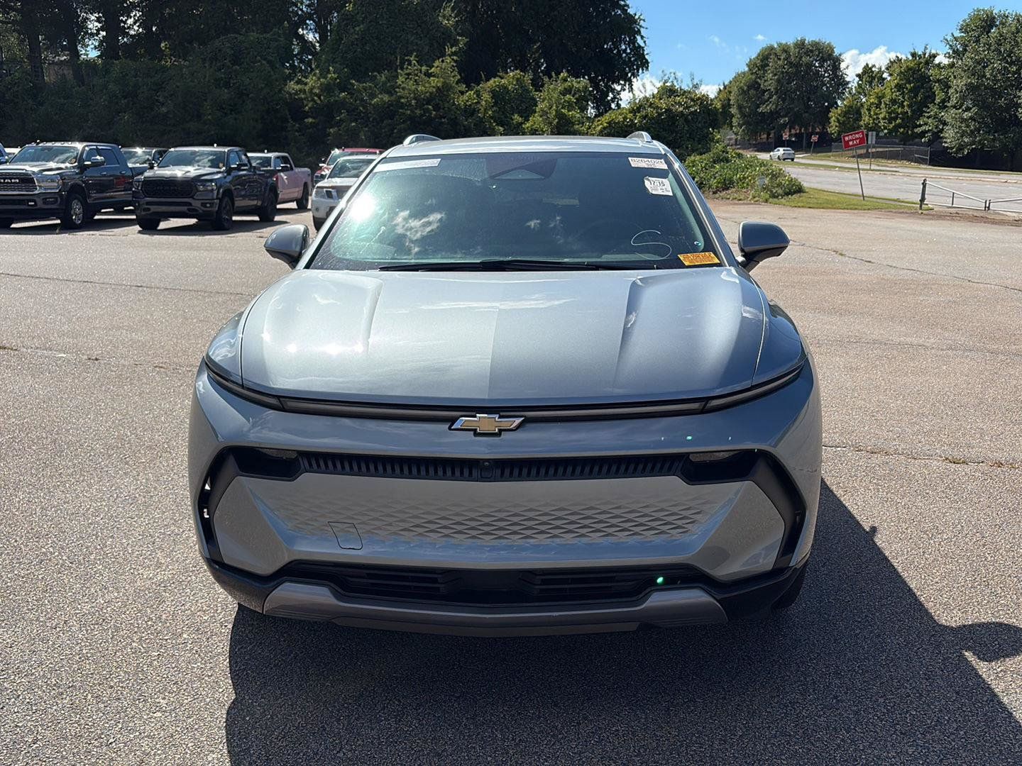 Used 2024 Chevrolet Equinox EV LT FWD image 2