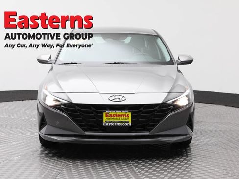 Used 2023 Hyundai Elantra SEL w/ Convenience Package FWD image 2