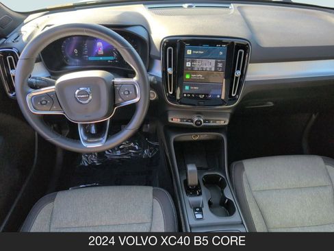 Used 2024 Volvo XC40 B5 Core image 13