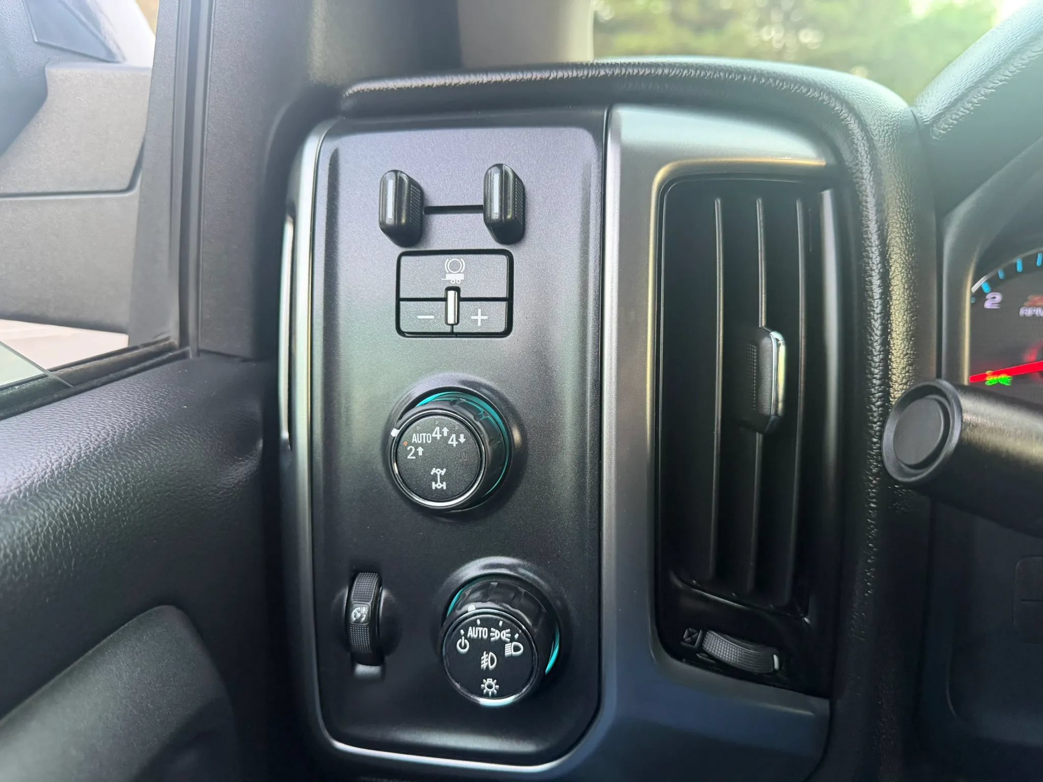 Used 2017 Chevrolet Silverado 1500 LT w/ All Star Edition AWD/4WD image 26
