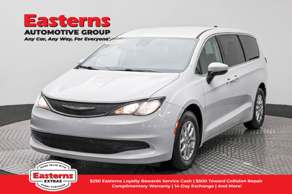 Used 2023 Chrysler Voyager LX FWD image 1