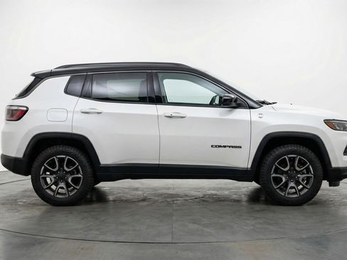 Used 2025 Jeep Compass Trailhawk AWD/4WD image 11