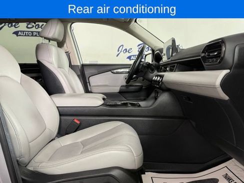 Used 2024 Honda Pilot Touring image 18