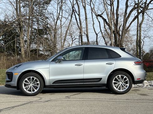 New 2026 Porsche Macan image 2