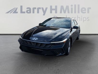 Used 2025 Hyundai Elantra SE