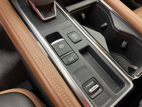 Used 2024 Nissan Pathfinder Platinum w/ Cargo Package image 34