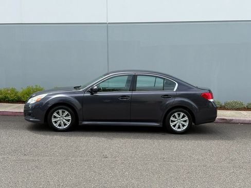 Used 2011 Subaru Legacy 2.5i Premium AWD/4WD image 3
