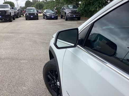Used 2018 GMC Acadia SLT w/ LPO, Black Accent Package FWD image 23