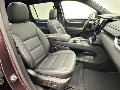 Certified 2024 GMC Acadia Elevation AWD/4WD image 25