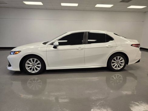 Used 2020 Toyota Camry LE w/ Phone Cable & Charge Package image 5