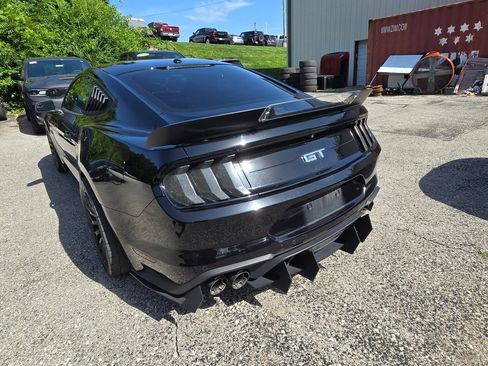 Used 2019 Ford Mustang GT RWD image 5