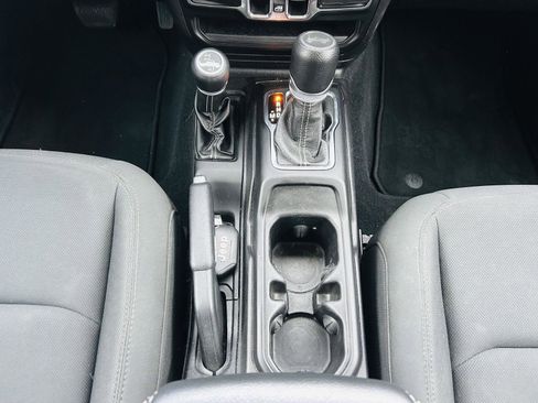 Used 2020 Jeep Wrangler Unlimited Sahara image 17