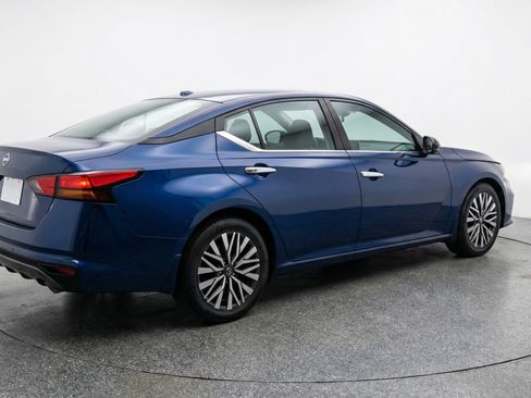 Used 2025 Nissan Altima 2.5 SV image 9