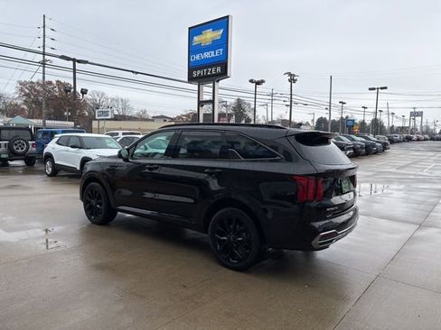 Used 2023 Kia Sorento SX image 11