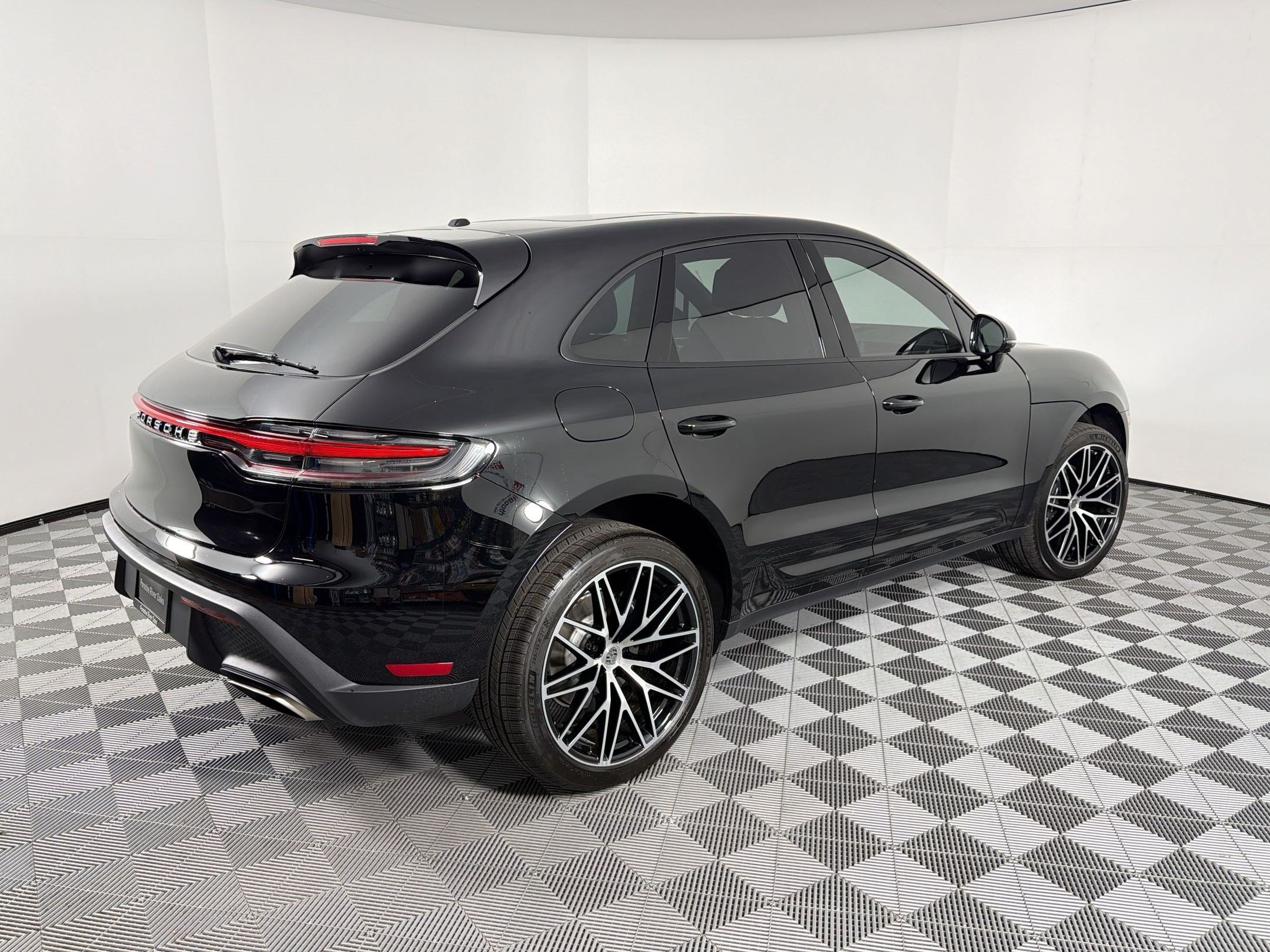 Used 2026 Porsche Macan AWD/4WD image 9