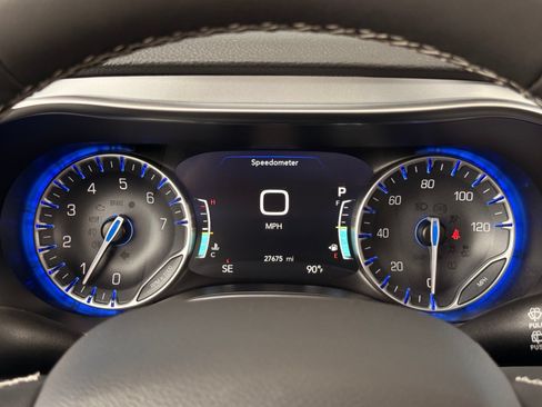 Used 2026 Chrysler Pacifica Limited FWD image 34