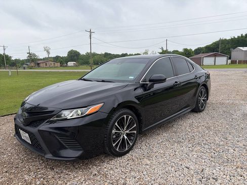 Used 2020 Toyota Camry SE FWD image 4