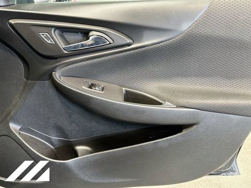 Used 2017 Chevrolet Malibu LT FWD image 27