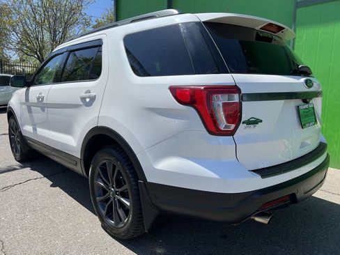 Used 2018 Ford Explorer XLT w/ Equipment Group 202A image 7