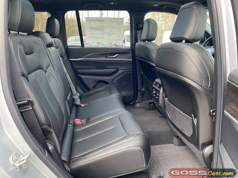 New 2025 Jeep Grand Cherokee Limited image 8