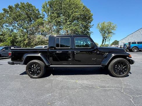 Used 2024 Jeep Gladiator Sport AWD/4WD image 3