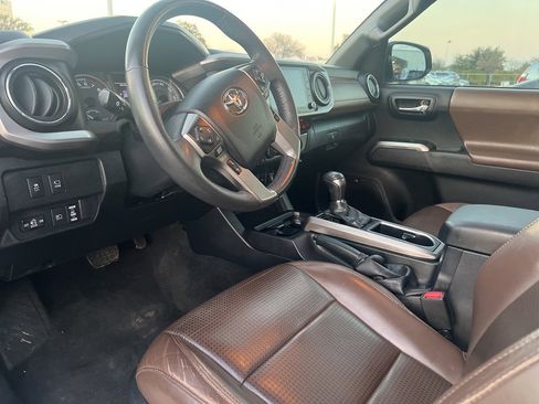 Used 2021 Toyota Tacoma Limited image 10