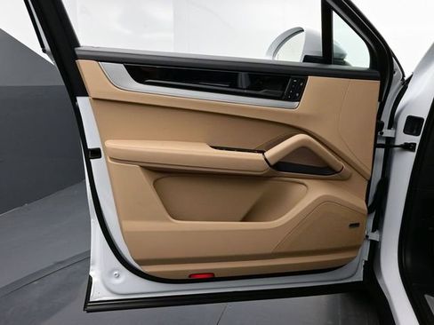 New 2026 Porsche Cayenne Coupe image 7