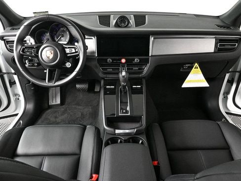 Certified 2026 Porsche Macan image 20