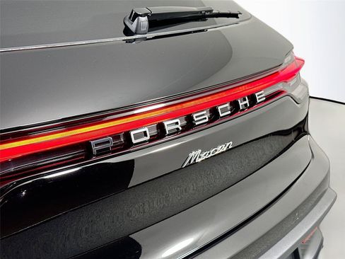 Certified 2026 Porsche Macan AWD/4WD image 11