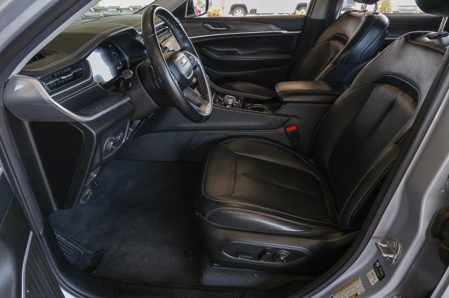 Used 2022 Jeep Grand Cherokee L Limited w/ Black Appearance Package AWD/4WD image 9