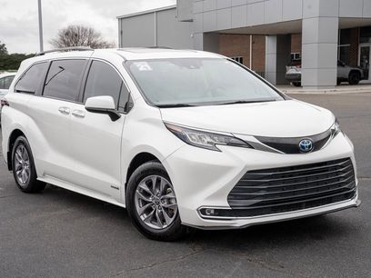 Used 2021 Toyota Sienna XLE