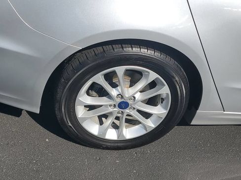 Used 2019 Ford Fusion SE FWD image 5