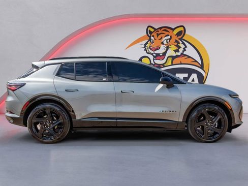 Used 2025 Chevrolet Equinox EV RS image 4