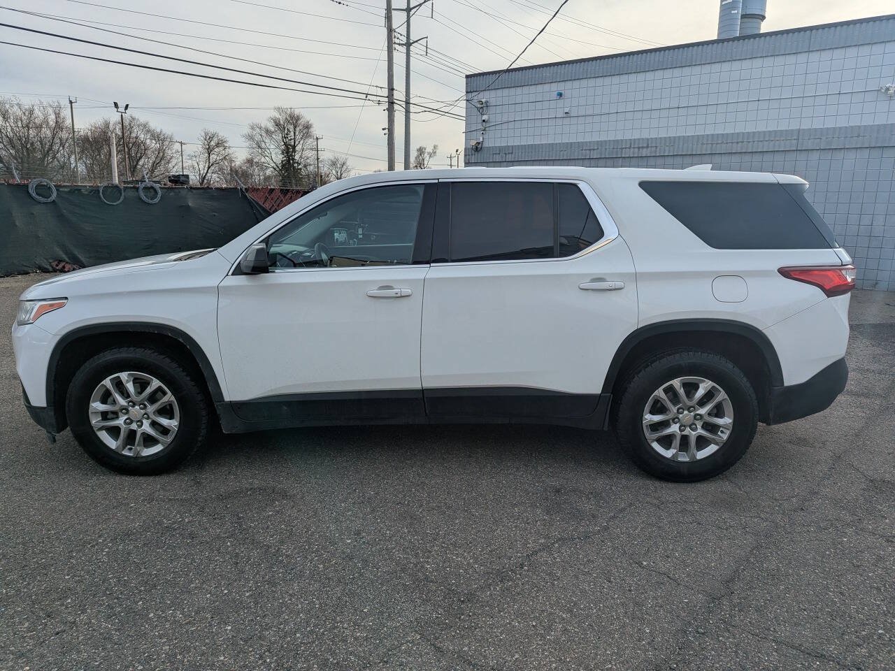 Used 2021 Chevrolet Traverse LS AWD/4WD image 4
