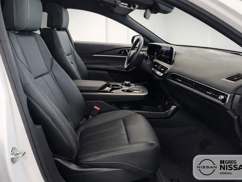 Used 2024 Cadillac Lyriq Luxury AWD/4WD image 11