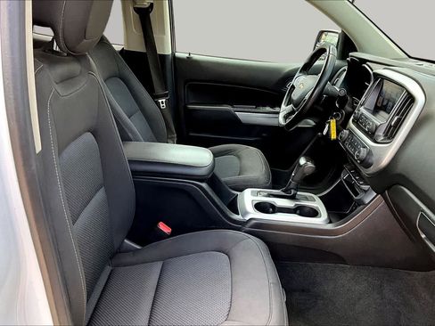 Used 2018 Chevrolet Colorado LT w/ LT Convenience Package RWD image 11