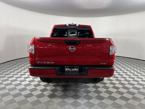 Used 2024 Nissan Titan SV w/ SV Convenience Package image 7