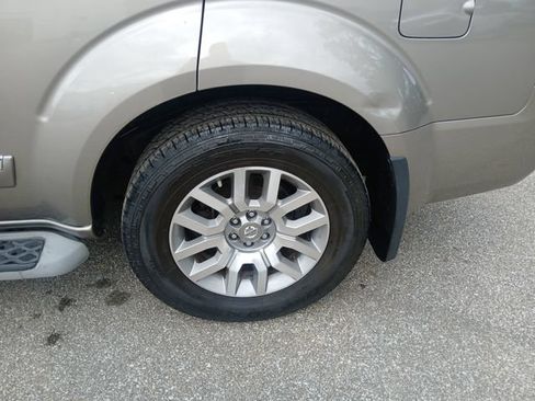 Used 2009 Nissan Pathfinder LE RWD image 5