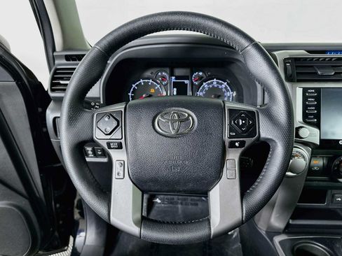 Used 2022 Toyota 4Runner SR5 AWD/4WD image 11