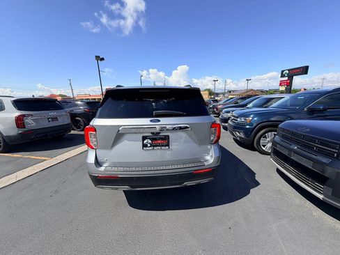 Used 2020 Ford Explorer XLT w/ Equipment Group 202A AWD/4WD image 5