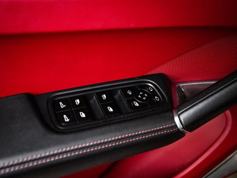 Certified 2022 Porsche Cayenne Turbo AWD/4WD image 22