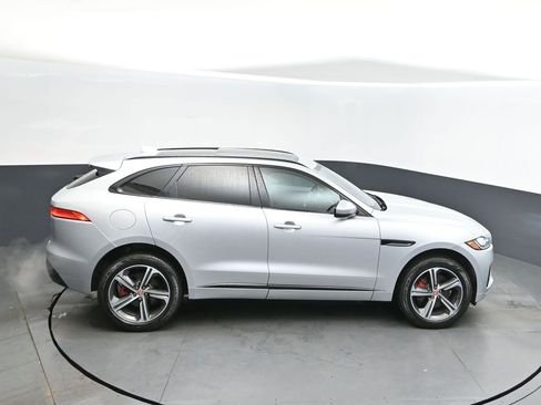 Used 2017 Jaguar F-PACE S image 34