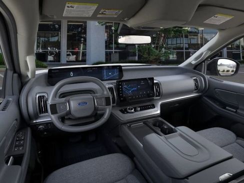 New 2026 Ford Expedition Active image 9