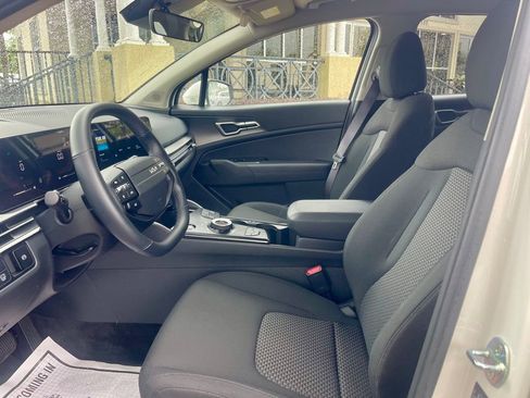 Used 2026 Kia Sportage LX FWD image 11