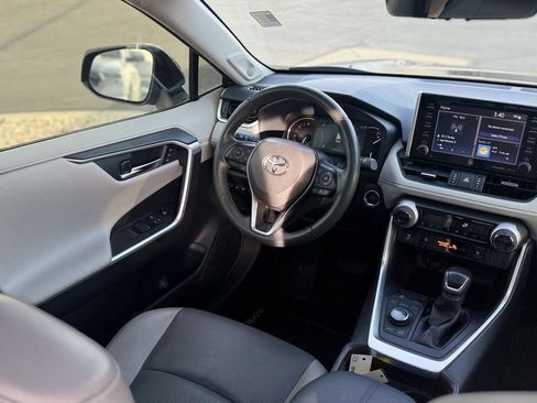 Used 2020 Toyota RAV4 Limited image 34