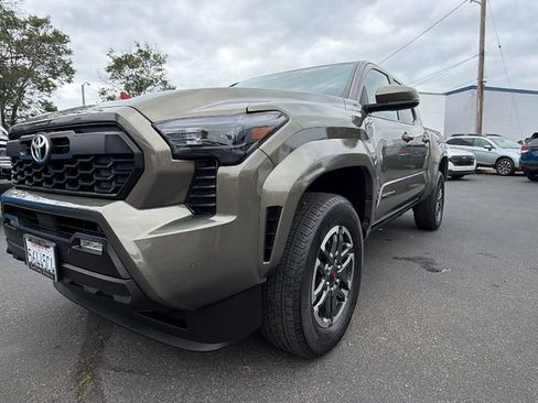 Used 2024 Toyota Tacoma TRD Sport w/ TRD Sport Upgrade Package AWD/4WD image 9