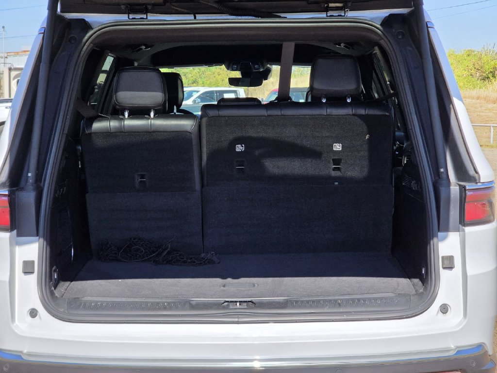 Used 2022 Jeep Wagoneer Series II RWD image 11