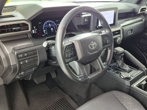 Used 2025 Toyota Tacoma SR5 AWD/4WD image 11